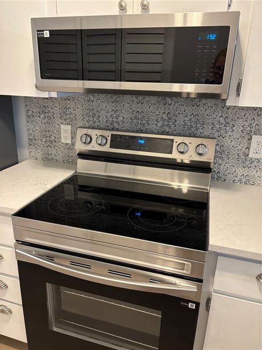For Sale: $244,000 (2 beds, 2 baths, 1068 Square Feet)