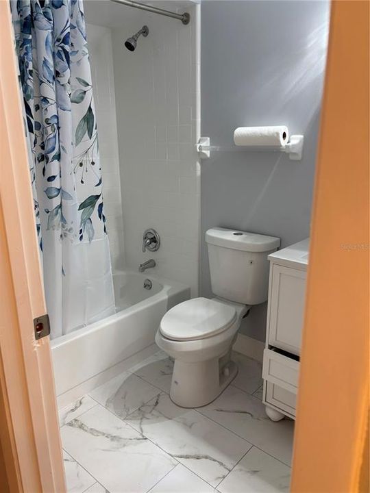 For Sale: $244,000 (2 beds, 2 baths, 1068 Square Feet)