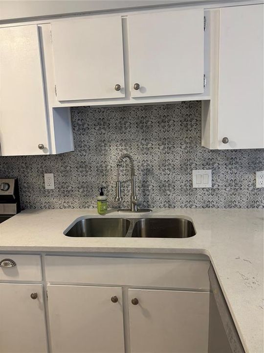 For Sale: $244,000 (2 beds, 2 baths, 1068 Square Feet)