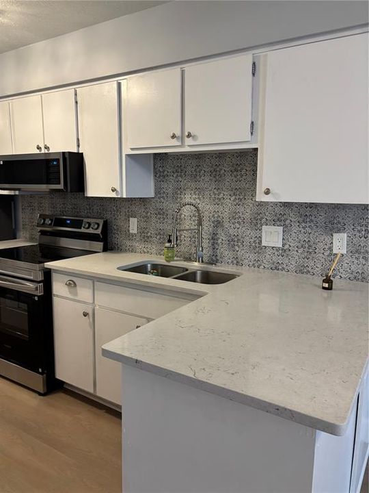 For Sale: $244,000 (2 beds, 2 baths, 1068 Square Feet)