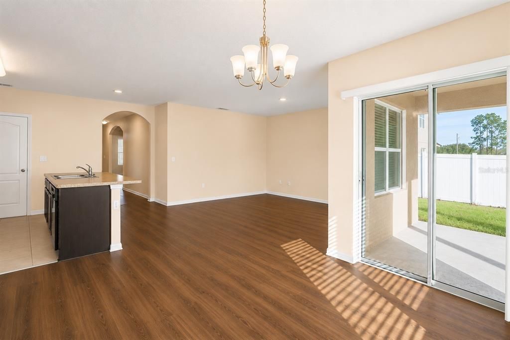 For Rent: $1,899 (3 beds, 2 baths, 1761 Square Feet)
