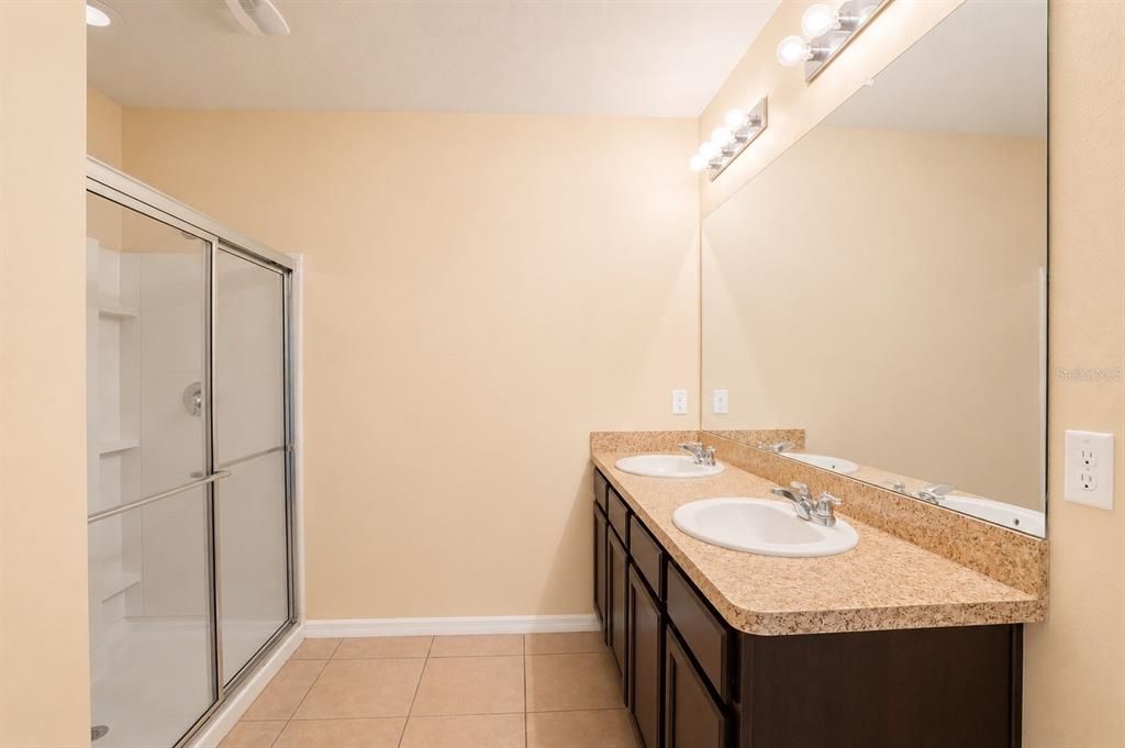 For Rent: $1,899 (3 beds, 2 baths, 1761 Square Feet)