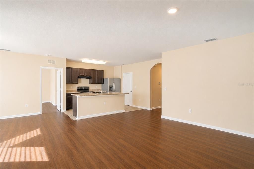 For Rent: $1,899 (3 beds, 2 baths, 1761 Square Feet)