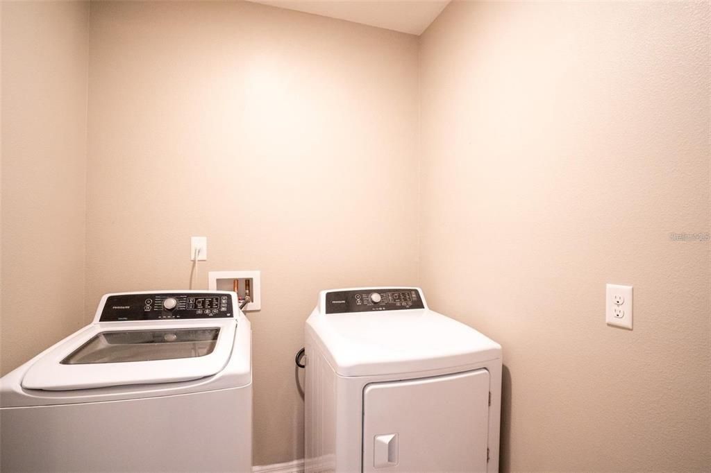 For Rent: $1,899 (3 beds, 2 baths, 1761 Square Feet)