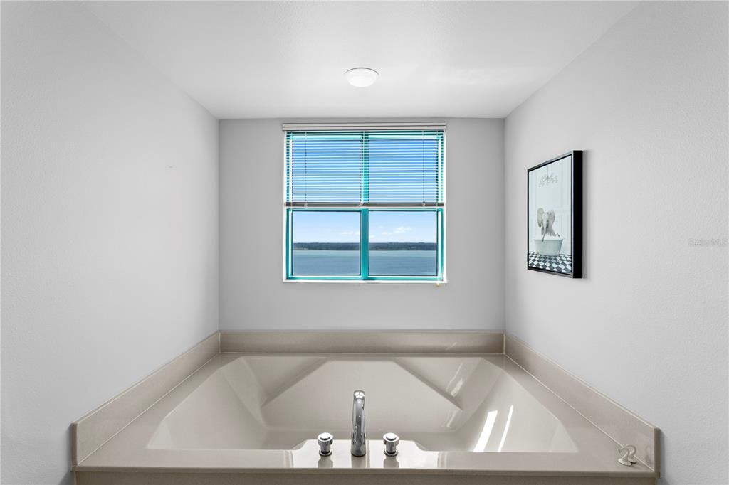 For Rent: $4,500 (2 beds, 2 baths, 1579 Square Feet)