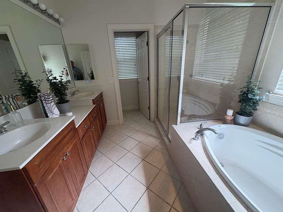 For Sale: $449,000 (4 beds, 2 baths, 2752 Square Feet)