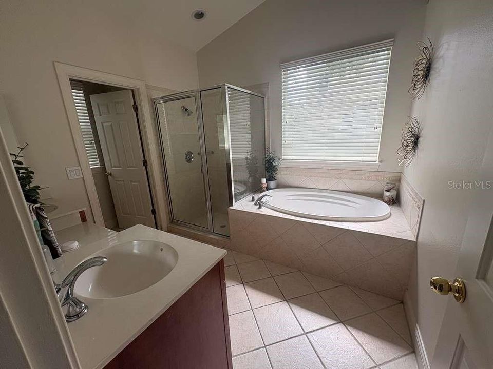 For Sale: $449,000 (4 beds, 2 baths, 2752 Square Feet)
