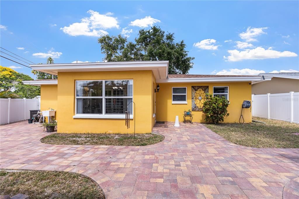 En Venta: $360,000 (2 camas, 2 baños, 996 Pies cuadrados)