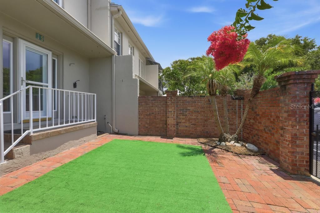 For Sale: $237,000 (2 beds, 2 baths, 1360 Square Feet)