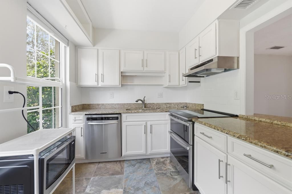 For Sale: $237,000 (2 beds, 2 baths, 1360 Square Feet)