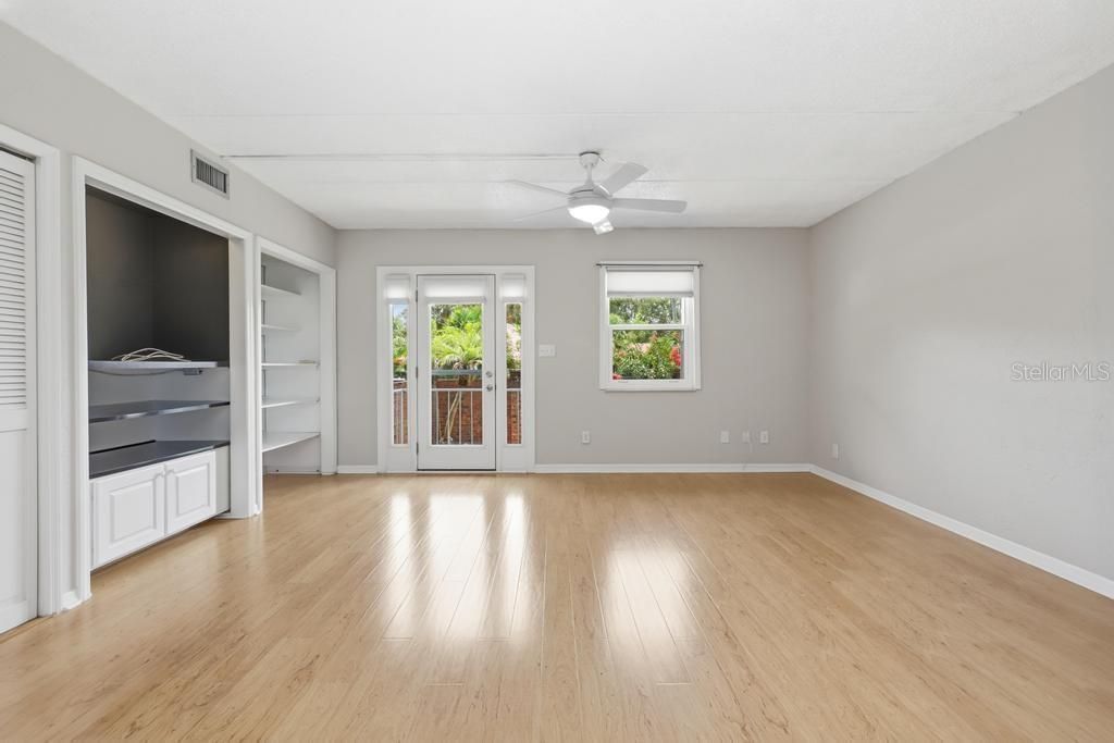 For Sale: $237,000 (2 beds, 2 baths, 1360 Square Feet)