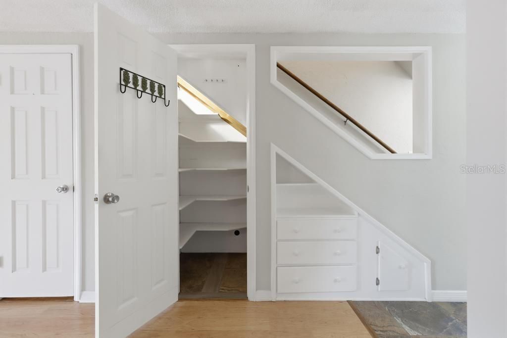 For Sale: $237,000 (2 beds, 2 baths, 1360 Square Feet)
