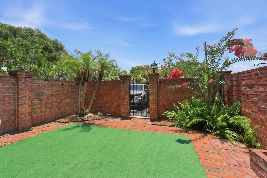 For Sale: $237,000 (2 beds, 2 baths, 1360 Square Feet)