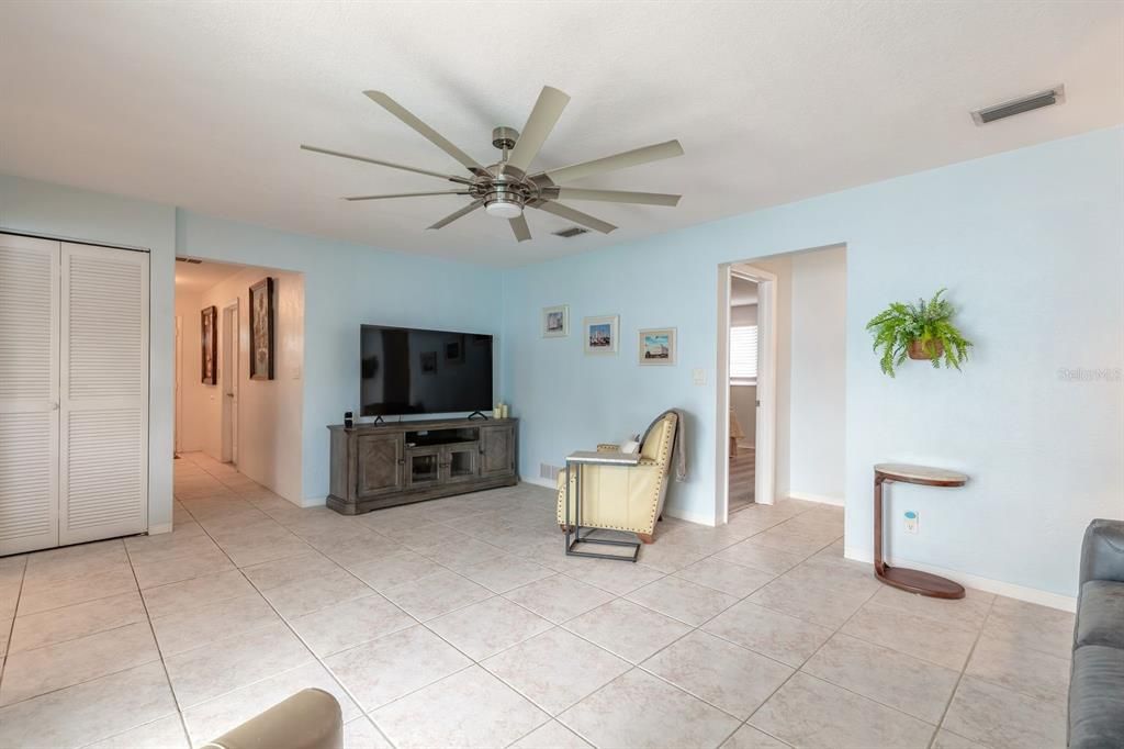 For Sale: $525,000 (2 beds, 2 baths, 1649 Square Feet)