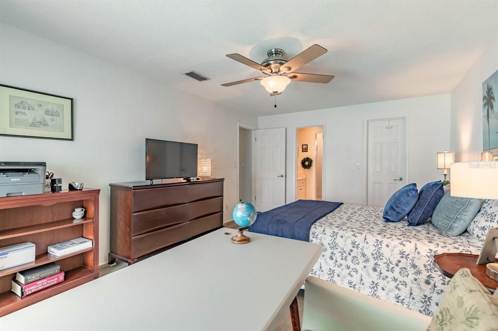 For Sale: $525,000 (2 beds, 2 baths, 1649 Square Feet)