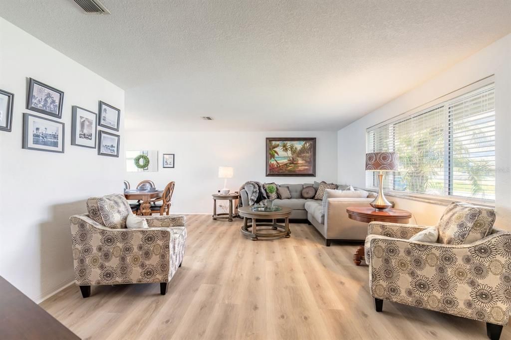 For Sale: $525,000 (2 beds, 2 baths, 1649 Square Feet)