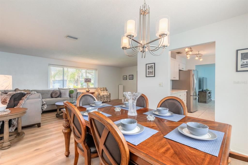 For Sale: $525,000 (2 beds, 2 baths, 1649 Square Feet)