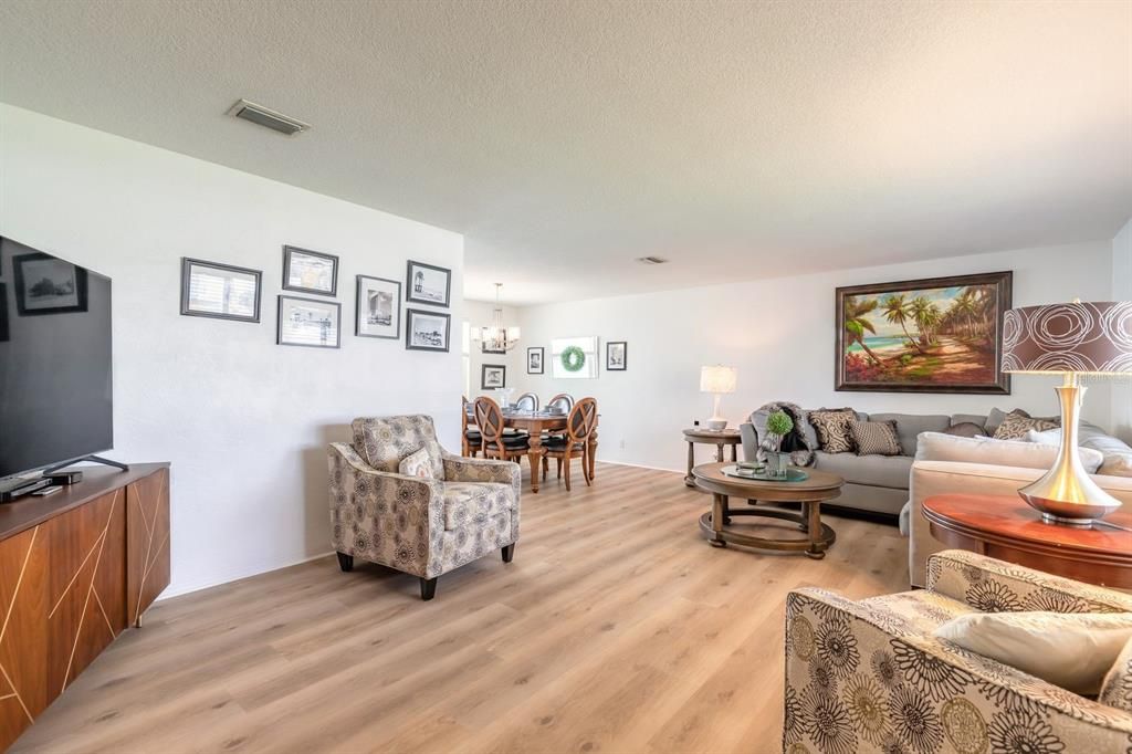 For Sale: $525,000 (2 beds, 2 baths, 1649 Square Feet)