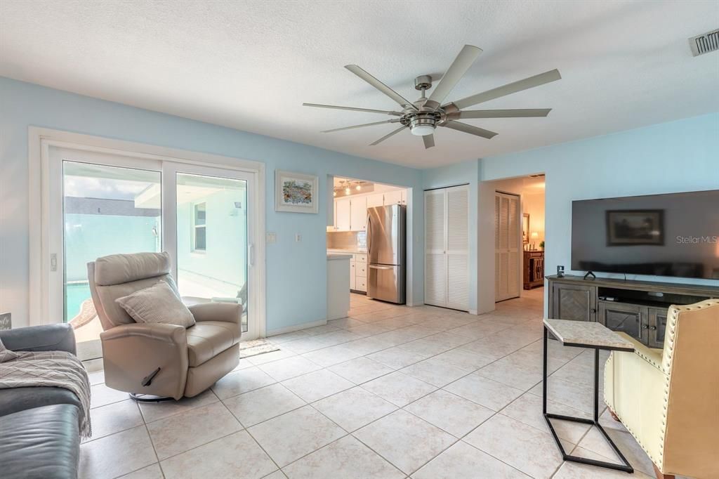 For Sale: $525,000 (2 beds, 2 baths, 1649 Square Feet)