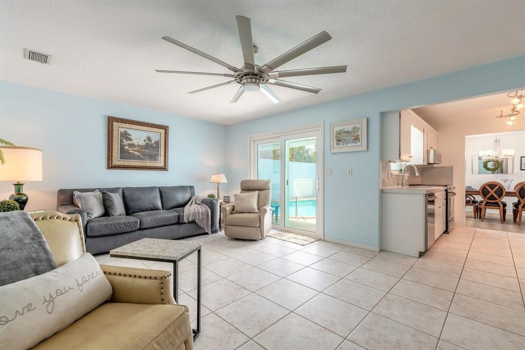 For Sale: $525,000 (2 beds, 2 baths, 1649 Square Feet)