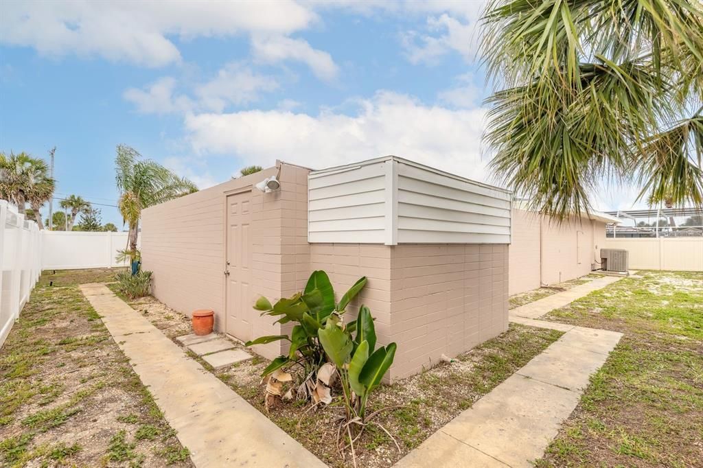 For Sale: $525,000 (2 beds, 2 baths, 1649 Square Feet)