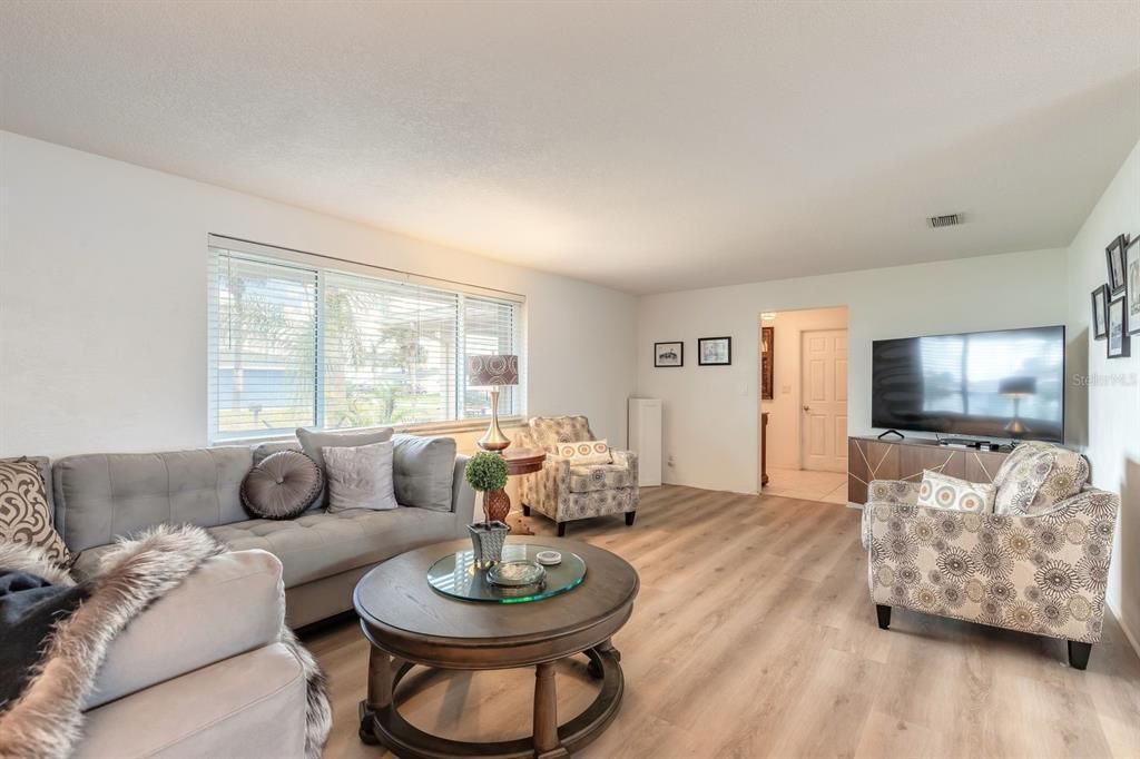 For Sale: $525,000 (2 beds, 2 baths, 1649 Square Feet)