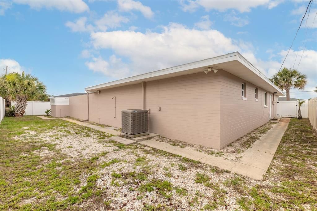 For Sale: $525,000 (2 beds, 2 baths, 1649 Square Feet)