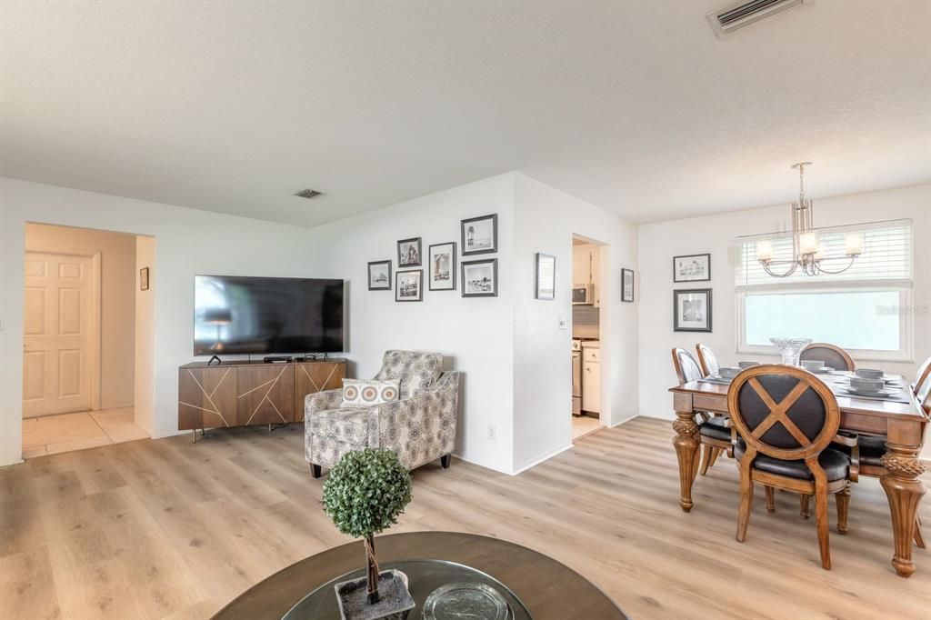 For Sale: $525,000 (2 beds, 2 baths, 1649 Square Feet)