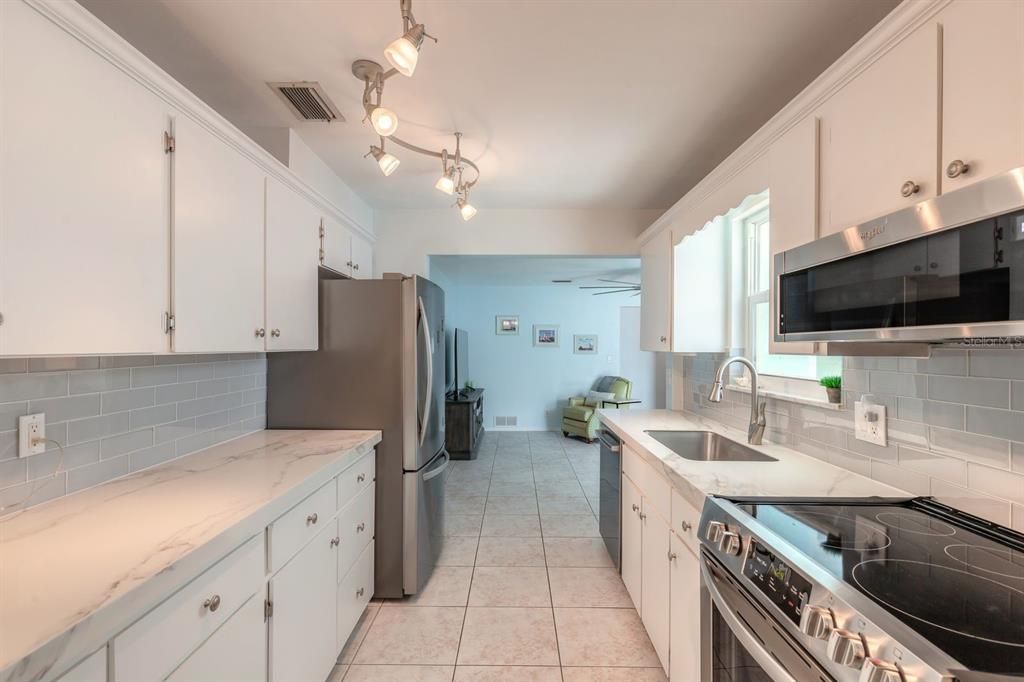 For Sale: $525,000 (2 beds, 2 baths, 1649 Square Feet)