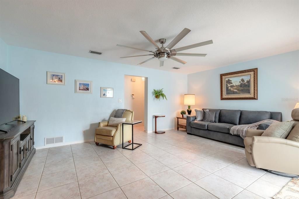 For Sale: $525,000 (2 beds, 2 baths, 1649 Square Feet)