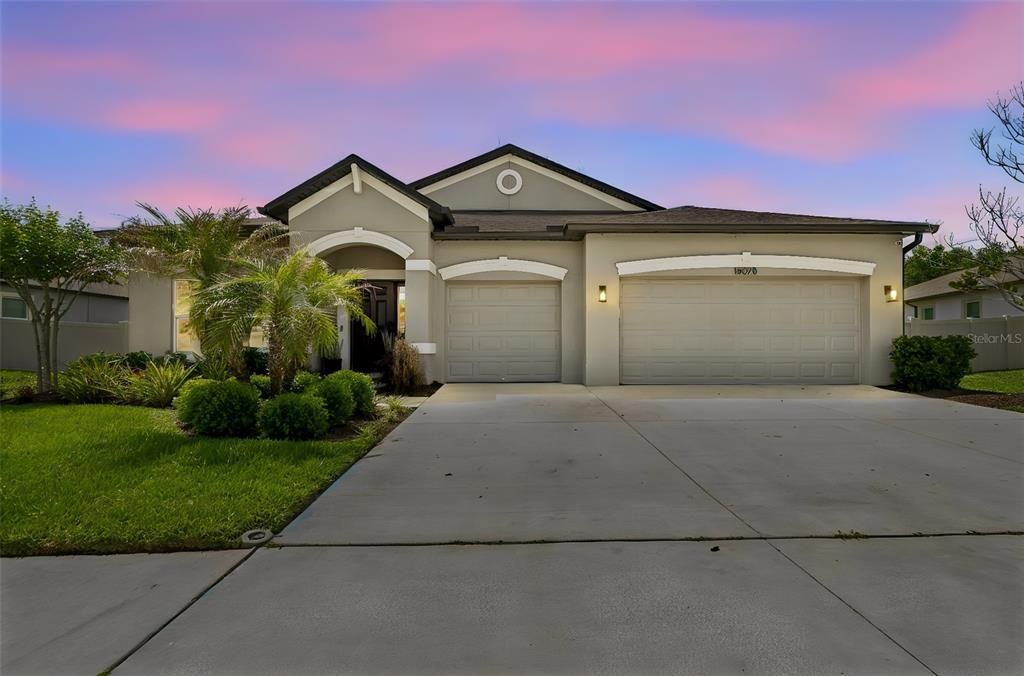 En Venta: $547,900 (4 camas, 3 baños, 2313 Pies cuadrados)