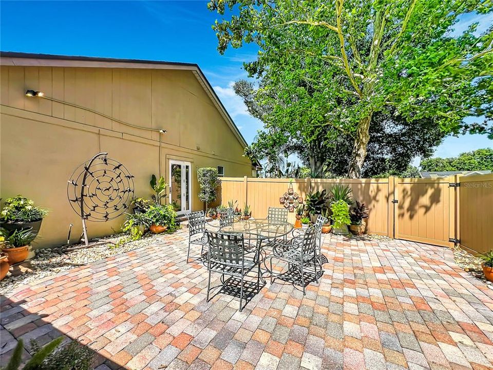 For Sale: $550,000 (3 beds, 2 baths, 1820 Square Feet)