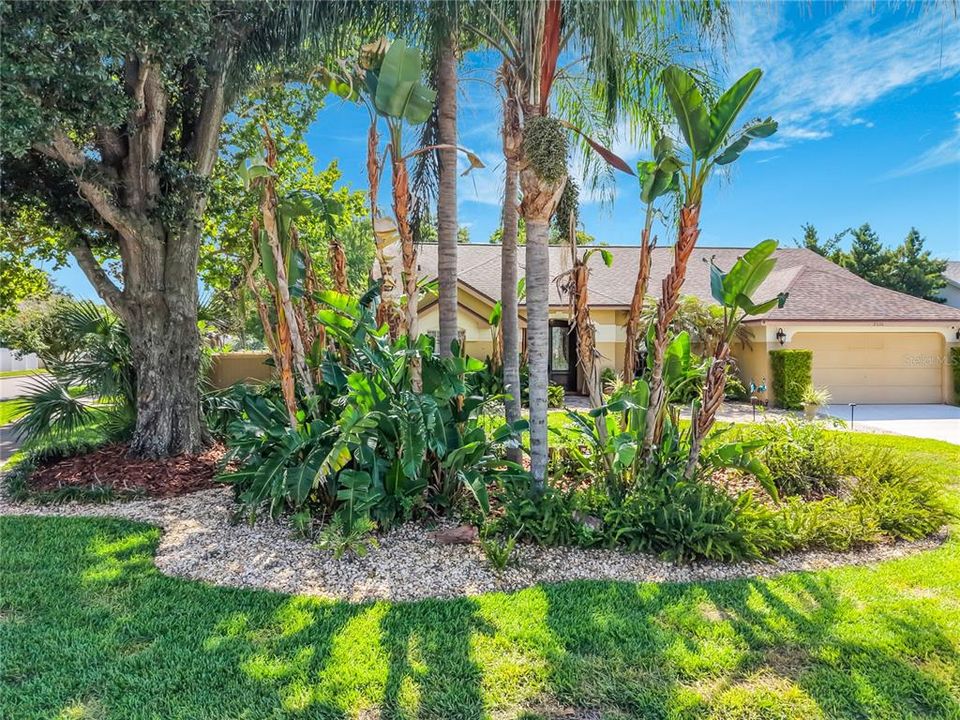 For Sale: $550,000 (3 beds, 2 baths, 1820 Square Feet)