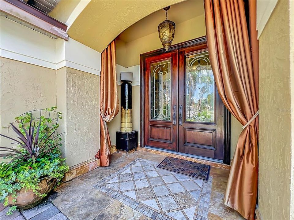 For Sale: $550,000 (3 beds, 2 baths, 1820 Square Feet)