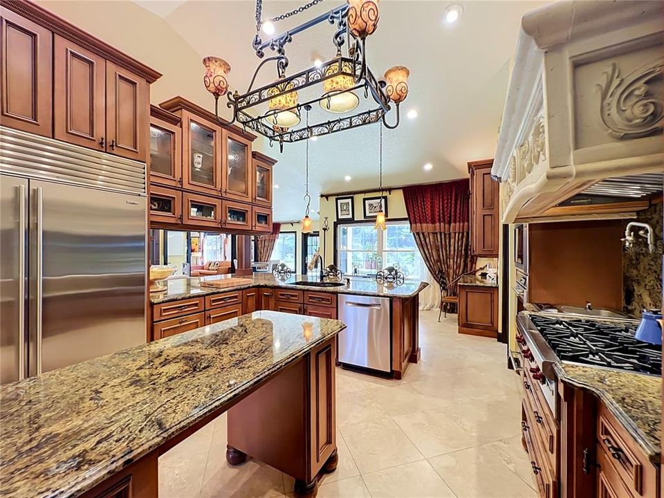 For Sale: $550,000 (3 beds, 2 baths, 1820 Square Feet)