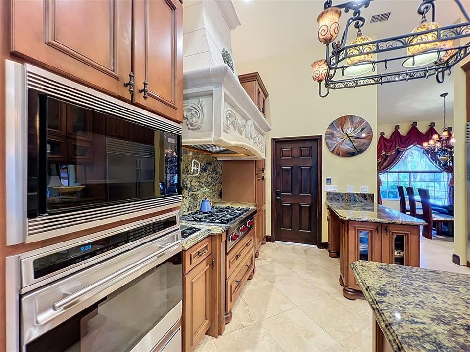 For Sale: $550,000 (3 beds, 2 baths, 1820 Square Feet)