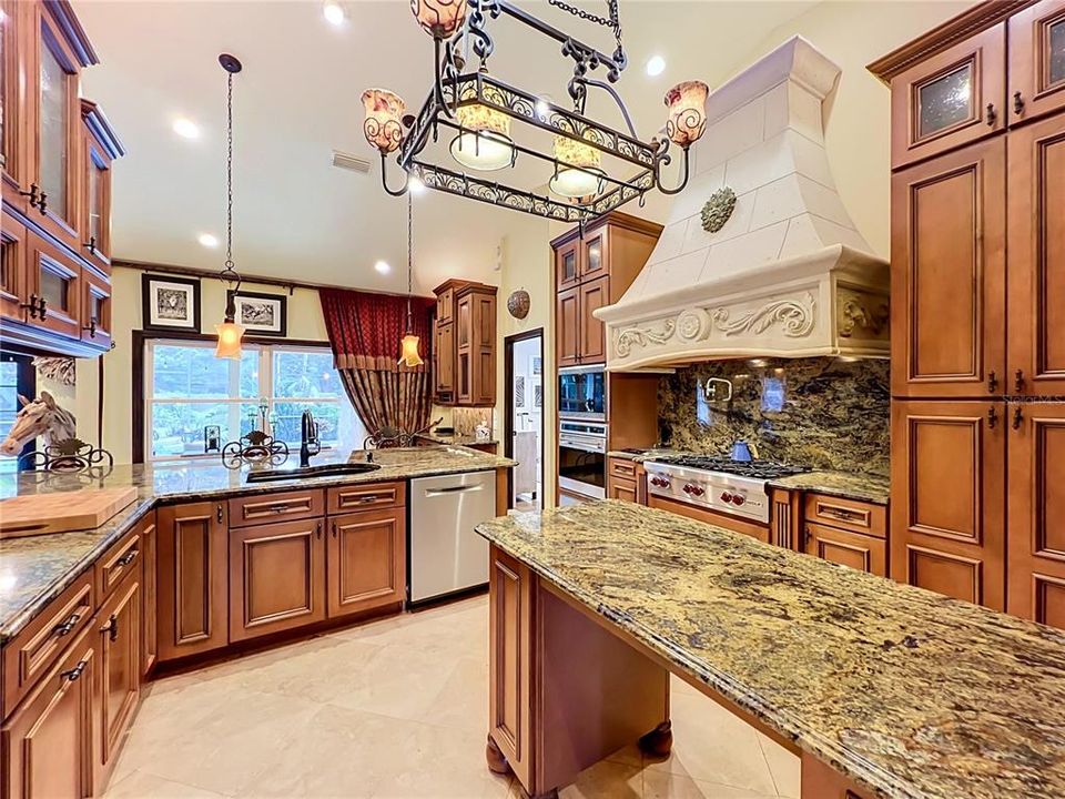 For Sale: $550,000 (3 beds, 2 baths, 1820 Square Feet)