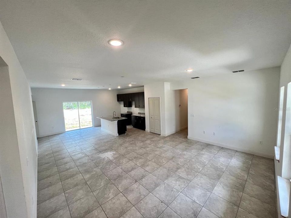 For Sale: $264,990 (4 beds, 2 baths, 1580 Square Feet)