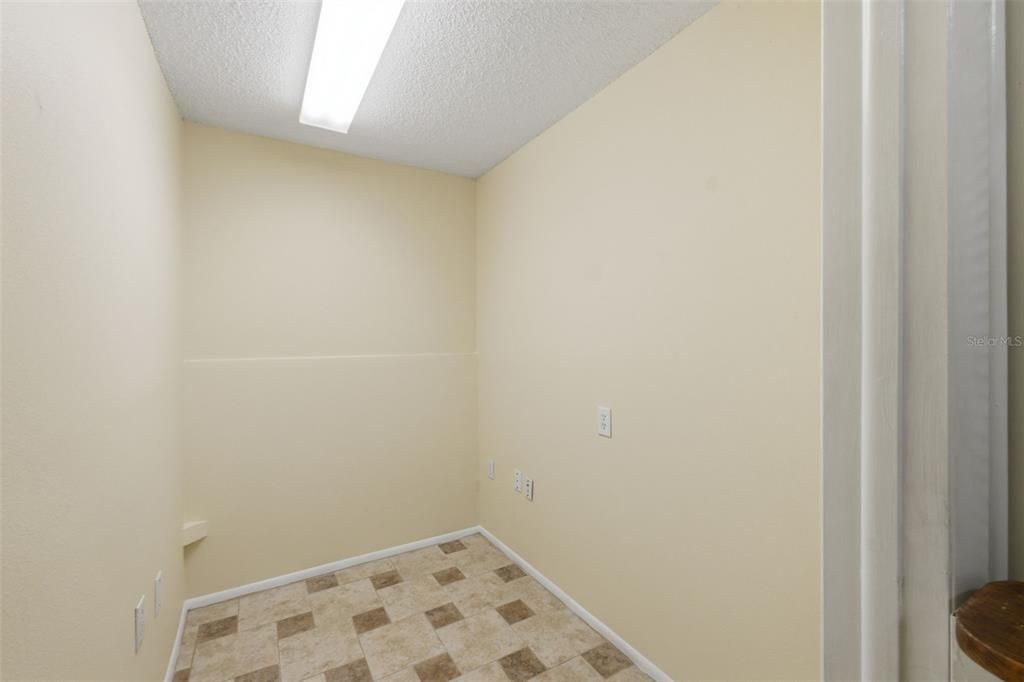 For Sale: $299,900 (2 beds, 2 baths, 1549 Square Feet)