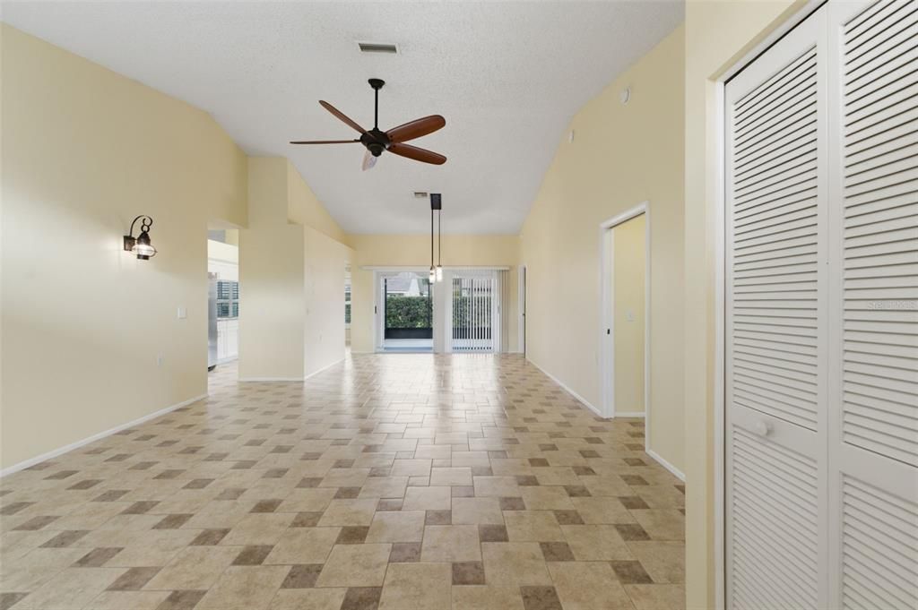 For Sale: $299,900 (2 beds, 2 baths, 1549 Square Feet)