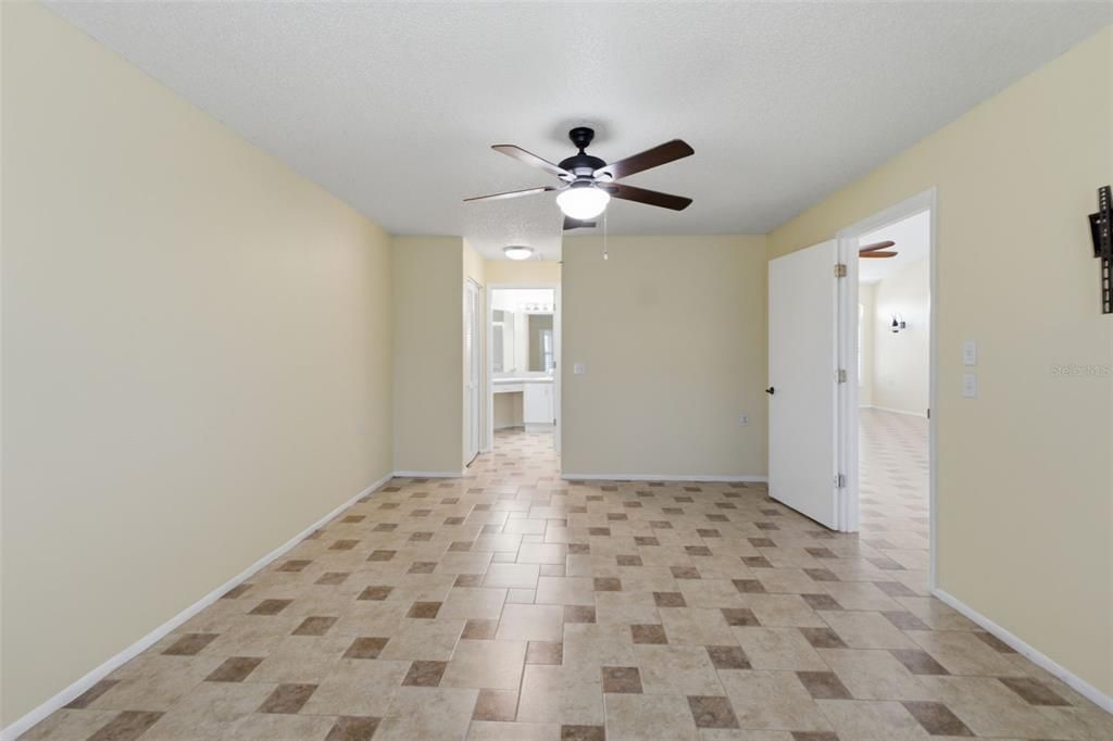 For Sale: $299,900 (2 beds, 2 baths, 1549 Square Feet)