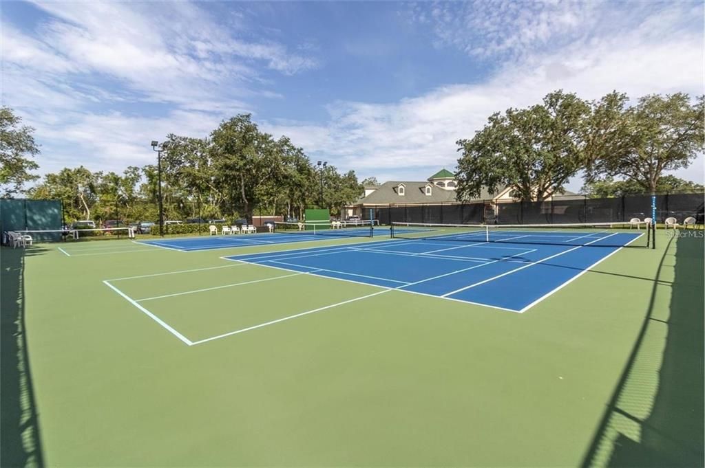 For Sale: $299,900 (2 beds, 2 baths, 1549 Square Feet)