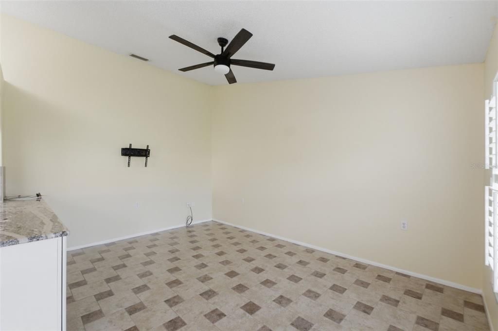 For Sale: $299,900 (2 beds, 2 baths, 1549 Square Feet)