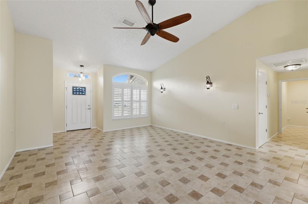For Sale: $299,900 (2 beds, 2 baths, 1549 Square Feet)