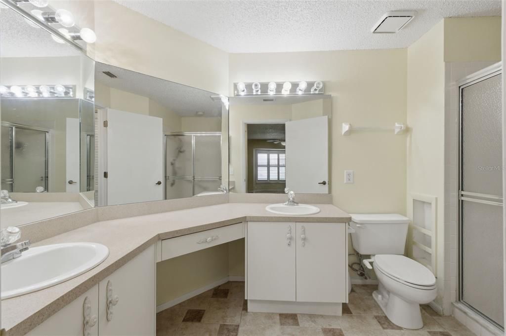 For Sale: $299,900 (2 beds, 2 baths, 1549 Square Feet)
