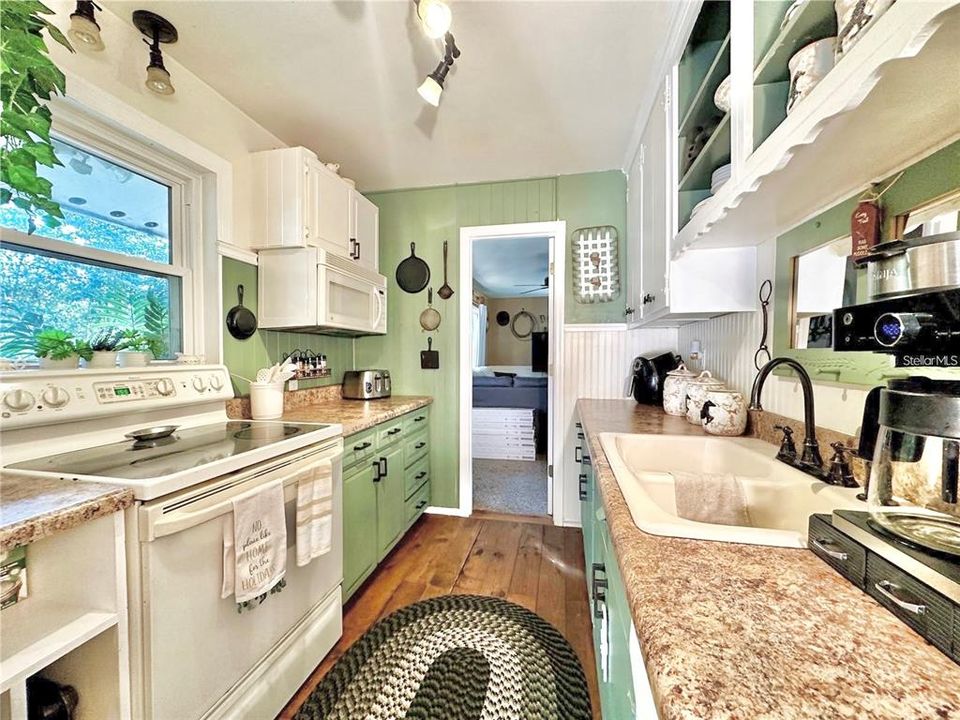 For Sale: $345,000 (4 beds, 2 baths, 1631 Square Feet)