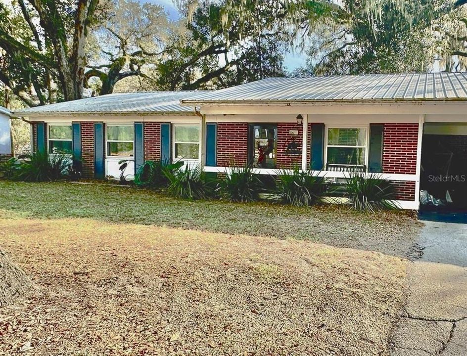 For Sale: $345,000 (4 beds, 2 baths, 1631 Square Feet)