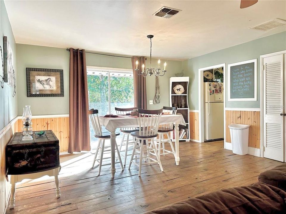 For Sale: $345,000 (4 beds, 2 baths, 1631 Square Feet)