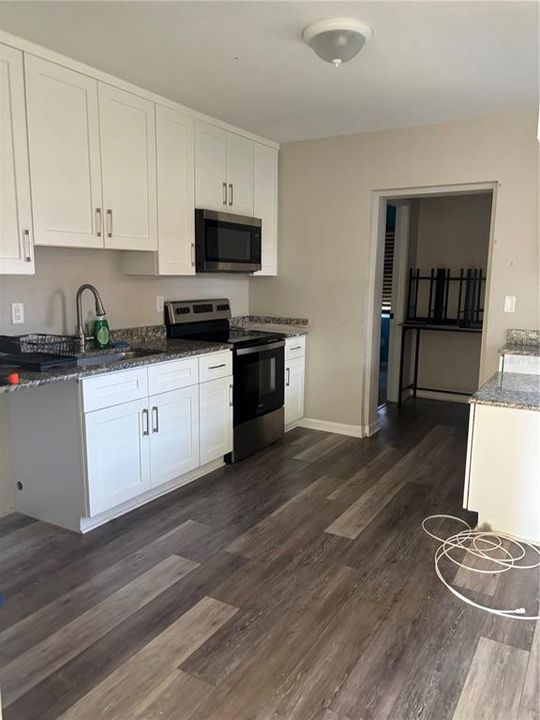 For Sale: $300,000 (4 beds, 1 baths, 1135 Square Feet)