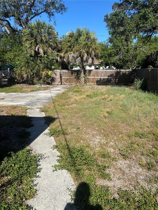 For Sale: $300,000 (4 beds, 1 baths, 1135 Square Feet)